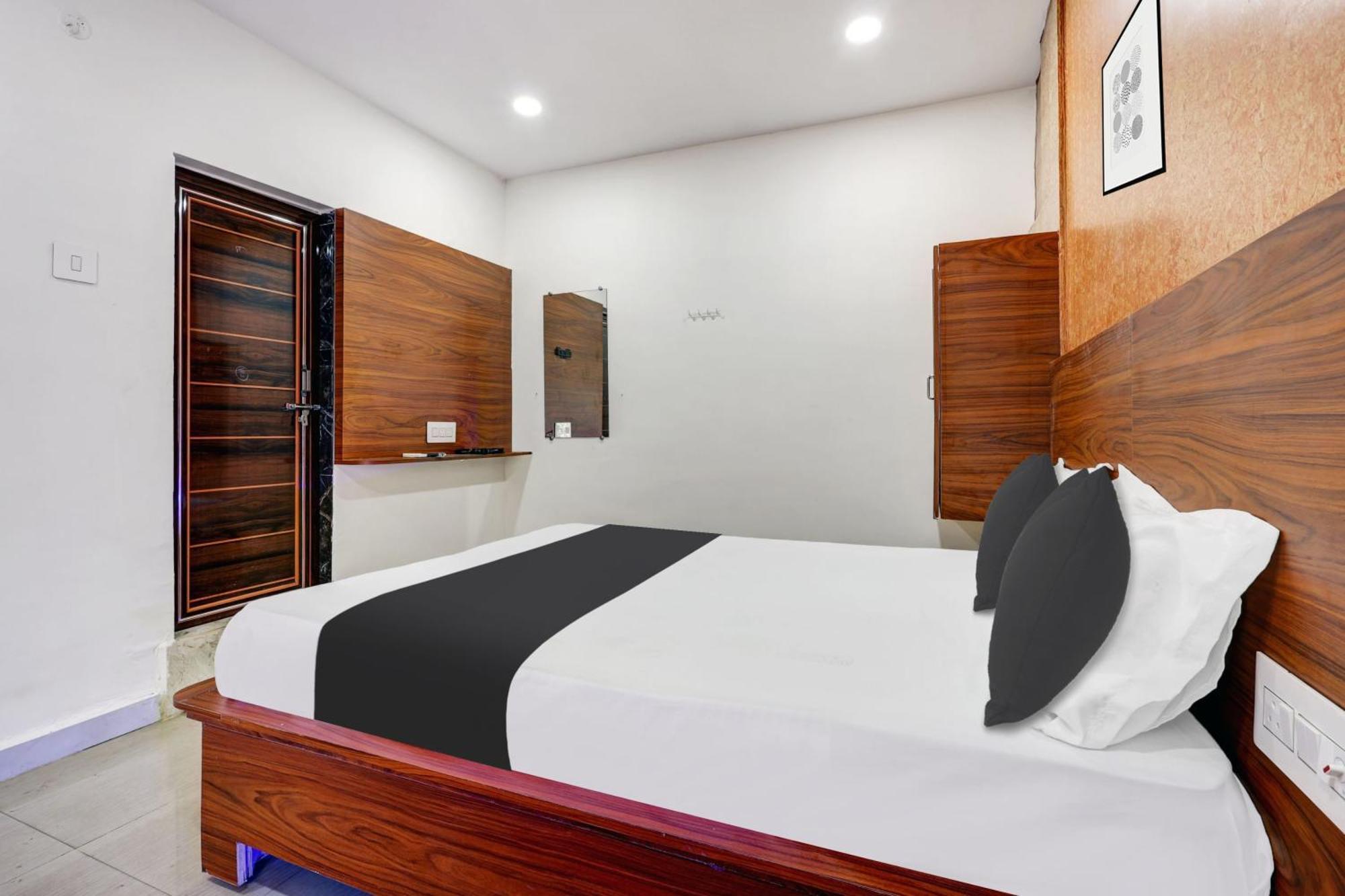 Hotel O Gangothri Lodge Visakhapatnam Eksteriør billede
